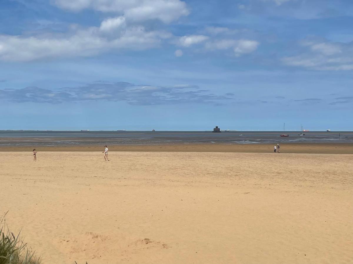 Den Of Joy Humberston Fitties Sleeps 6,Hot Tub,Log Burner Villa Cleethorpes Exteriör bild