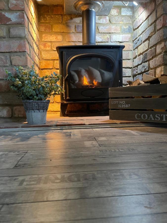 Den Of Joy Humberston Fitties Sleeps 6,Hot Tub,Log Burner Villa Cleethorpes Exteriör bild