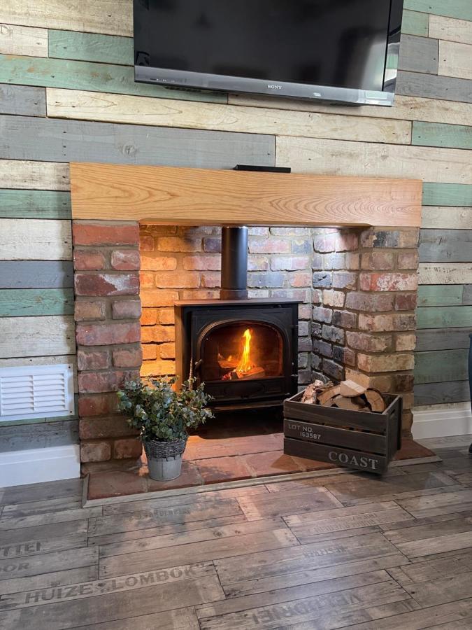 Den Of Joy Humberston Fitties Sleeps 6,Hot Tub,Log Burner Villa Cleethorpes Exteriör bild